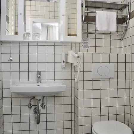 Mlada Lipa 3*