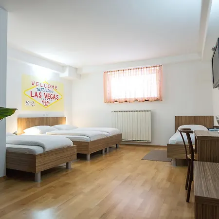 Mlada Lipa 3*